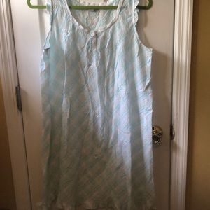Ladies large sleeveless nightgown